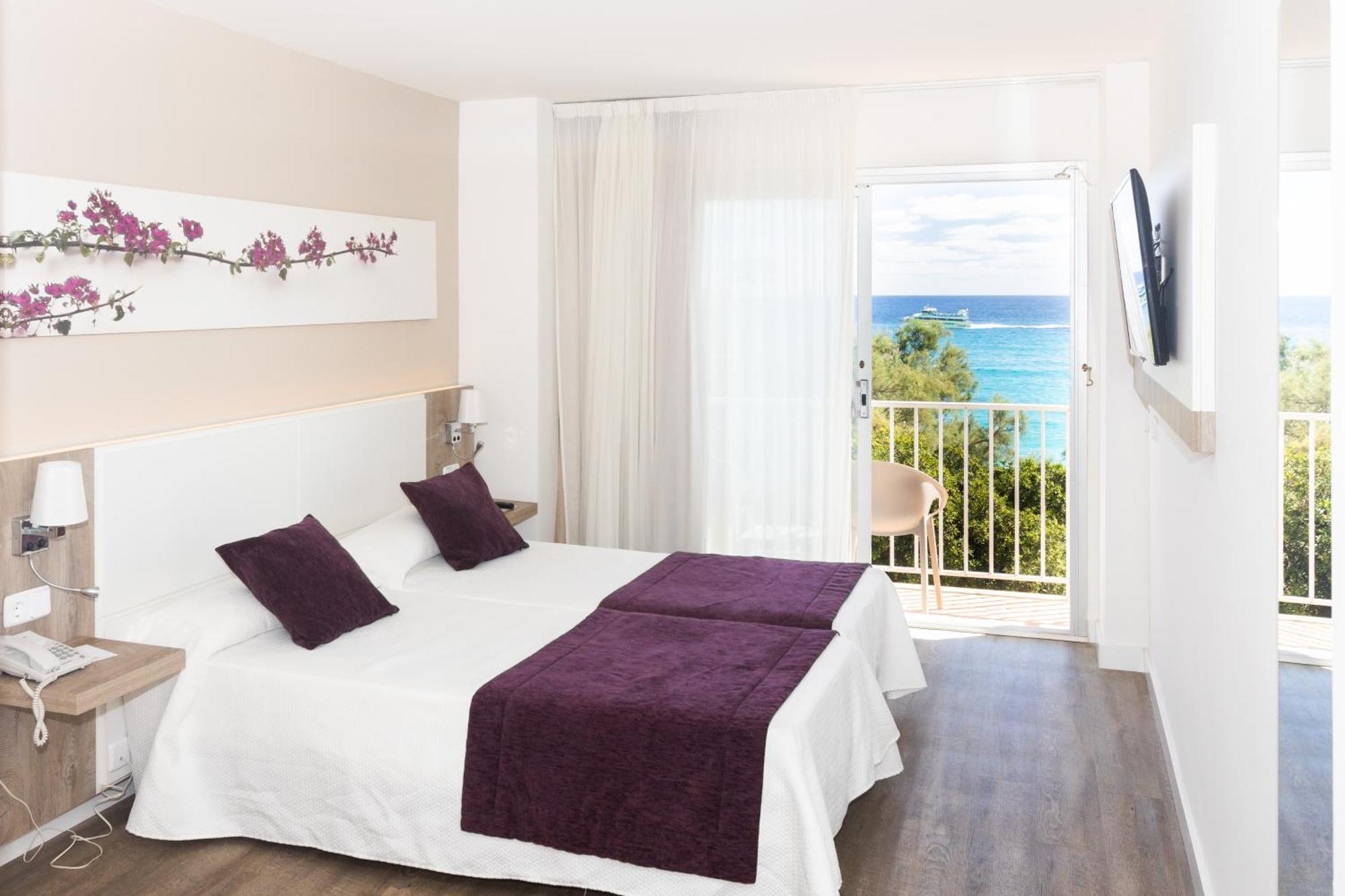 Hotel Brisa Marina (Adults Only) S'Illot  Exterior photo